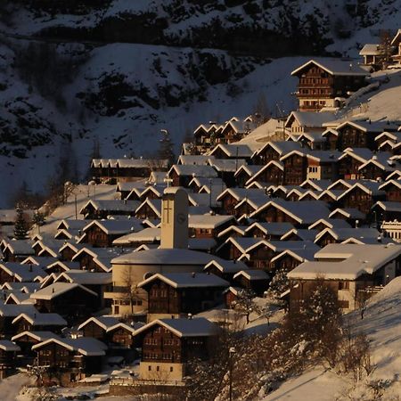 Gemutliche Wohnung Mit Traumaussicht! Albinen Bagian luar foto