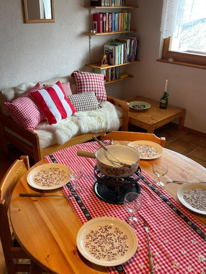 Gemutliche Wohnung Mit Traumaussicht! Albinen Bagian luar foto